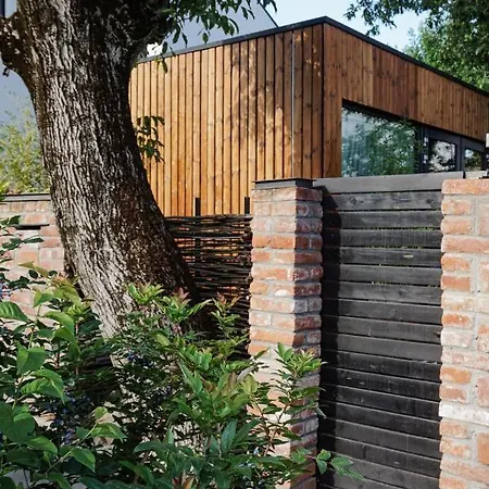 בקתה #outofboxproject Tiny-home And Garden House